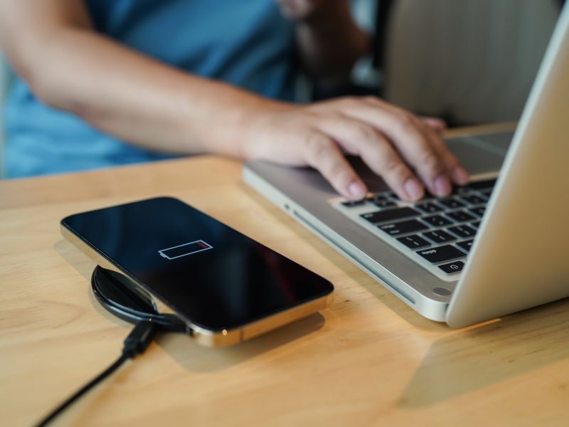 iphone 11 carrega por indução